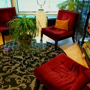 Chat coves and vignettes face the front.