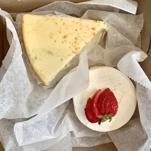 New York Cheesecake 10/10, Fraisier Cake 6/10