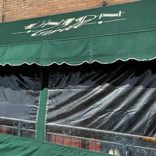 the outside of a restaurant