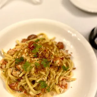 a plate of pasta with meat
