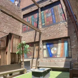 Super cool outside alcove!