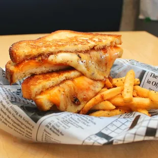 Fancy Grilled Cheese w/ Houston Dairymaids Cheddar Bleu Cheese