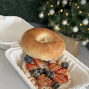 Bagel with cream cheese topped with berries and peanut butter