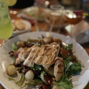 Grilled pear salad with chicken