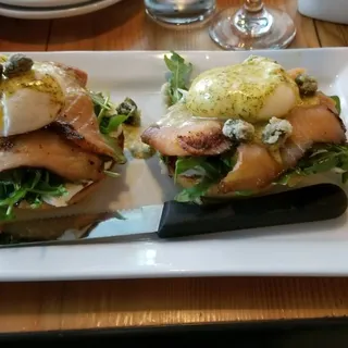 Salmon Benedict