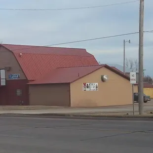 Great place for ice cold beer &amp; cocktails.