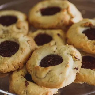 a plate of cookies