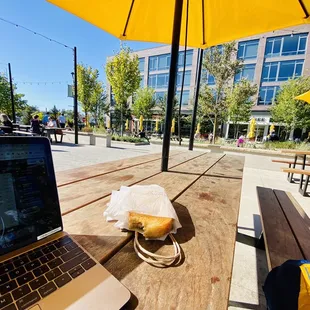 Great tables for working &amp; free WiFi