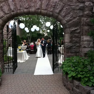 A private courtyard is just the right backdrop for a wedding ceremony or cocktail reception.