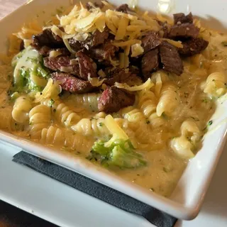 Gouda & Steak Mac & Cheese