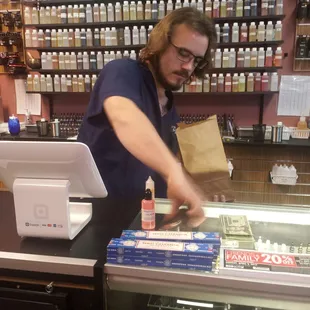 Jeremy from the vape zone smokeless!