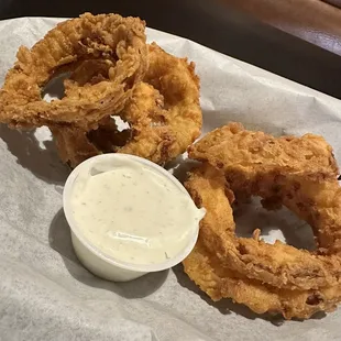 Onion rings with ranch dressing