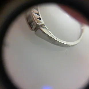 Crack in the shank and uneven work on the basket/head (side of the ring)