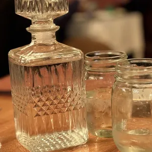 Water decanter for the table