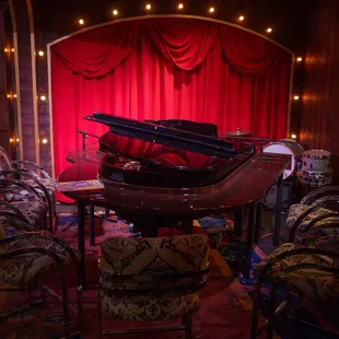 a grand piano in the middle of the room