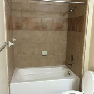 Bathroom tub/toilet area
