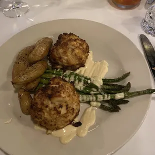Crab cakes, fingerling potatoes and asparagus