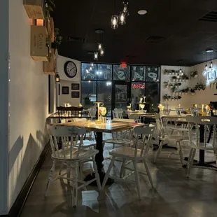 ables and chairs in a restaurant