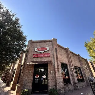 ramen and noodles, outside