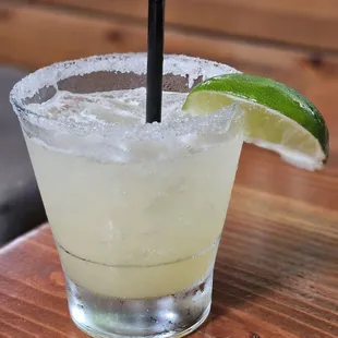 a margarita with a lime wedge