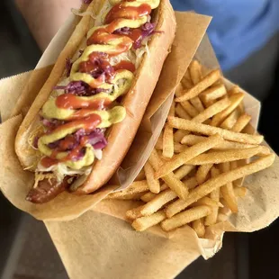 ODIN &amp; Fries
Smoked Bratwurst, Fennel Sauerkraut, Danish Style Braised Red Cabbage, Cheddar, Viking Ketchup, Brown Mustard.
