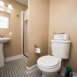 Carriage House-Upper Bath