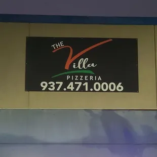 a sign for the villa pizzeria