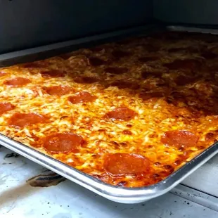 Pepperoni thin-crust sweet pizza