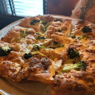 White Pizza with Chicken and Broccoli