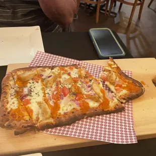 Buffalo chicken flatbread