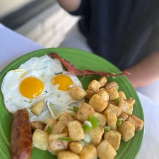 2 Eggs with Baconaifh Home - Style Potatoes