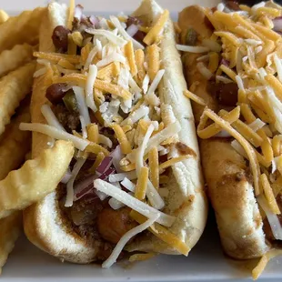 Two chili dog meal