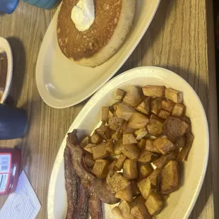 Bacon , house potatoes, pancake