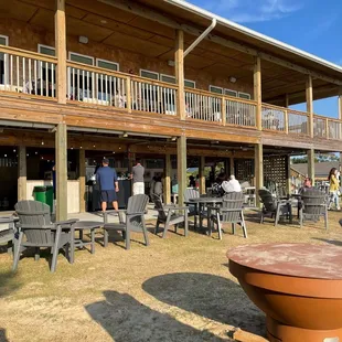 the outside of the restaurant