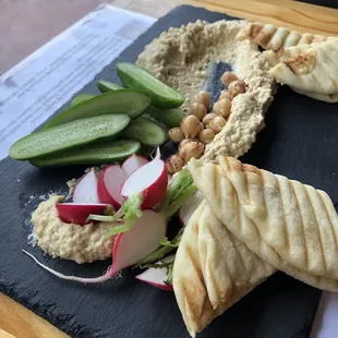 Hummus plate