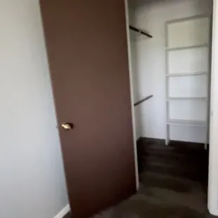 Given unit without updates and renovations. No wire racks.