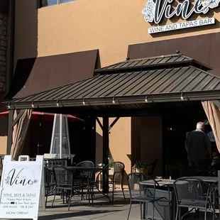 Wine, Tapas &amp; Beer!  Live music &amp; Sun. Brunch. Happy hour and comfortable place to chill or celebrate.  &quot;Best of Wine &amp; Tapas&quot; xxx