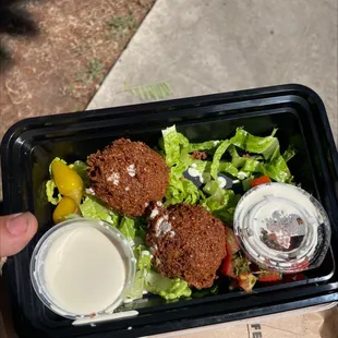 Very good falafel very underrated spot the line should be out the door here!!!