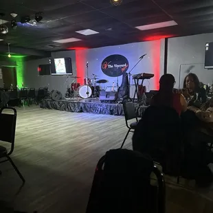 Stage is read for tonight's performance.  Show starts at 9:30.