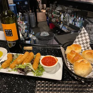 Red wine blend, mozzarella sticks with marinara and garlic knots with fantastic dip