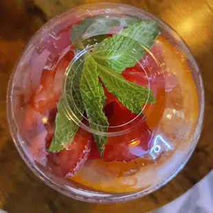 Strawberry Orange Iced Tea (TikTok: @justandyvu)