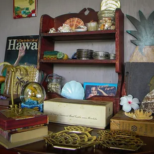 Hawaiiana from: http://surfingthenations.com/tag/the-vintage/