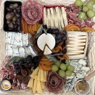 Cheese &amp; charcuterie platter to go