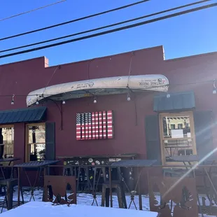 the outside of the restaurant