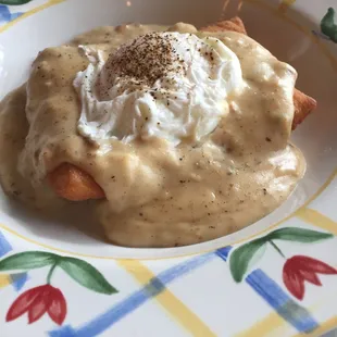 Beignet &amp; Sawmill Gravy