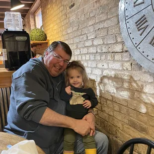 It's Ricky Martin!!!