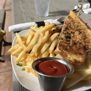 .My tri tip was delicious but my husband hamburger was small beef patty but the filling were load on make it look big?