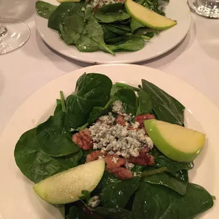 BABY SPINACH, GORGONZOLA & SPICY GLAZED PECANS (GF)