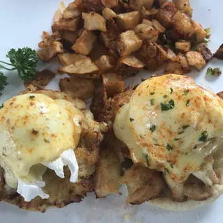 CRAB CAKES BENEDICT