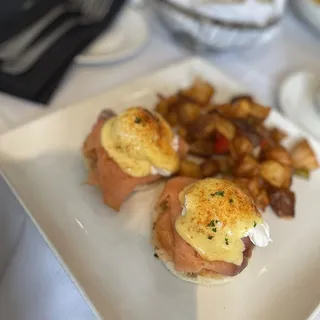 SMOKED SALMON BENEDICT